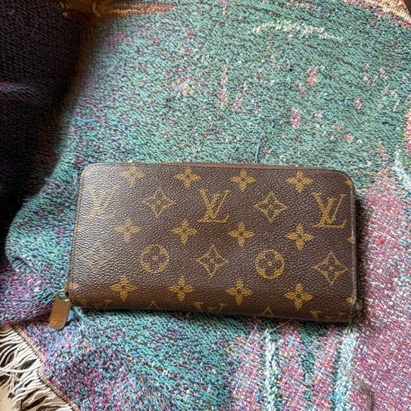Authentic Louis Vuitton Bag and purse NEW PRICE - Picture 7 of 7